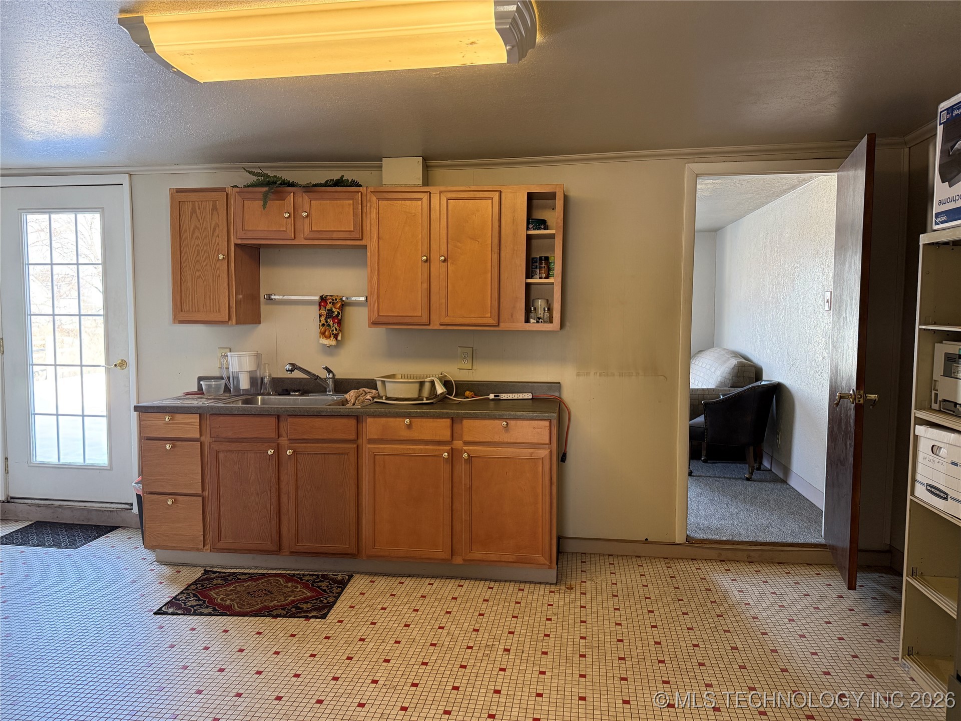 423 E 9th Street Property Photo 4