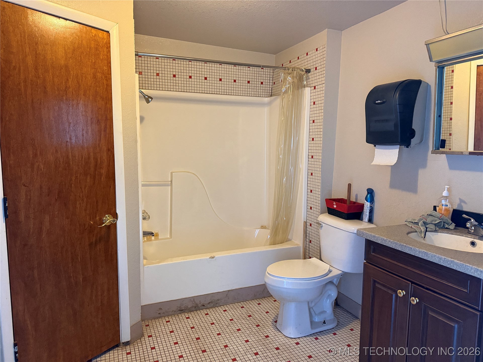 423 E 9th Street Property Photo 6