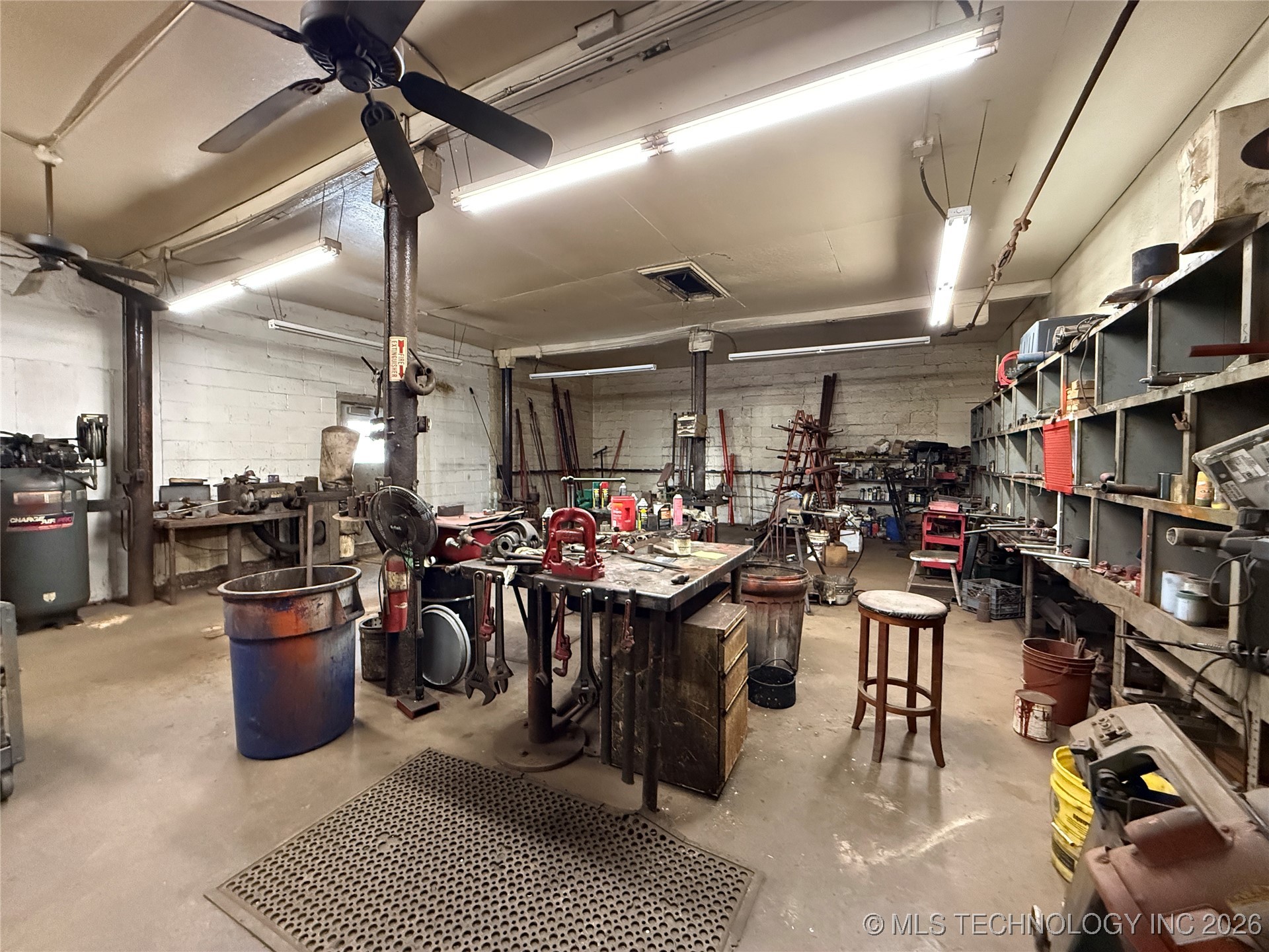 423 E 9th Street Property Photo 15