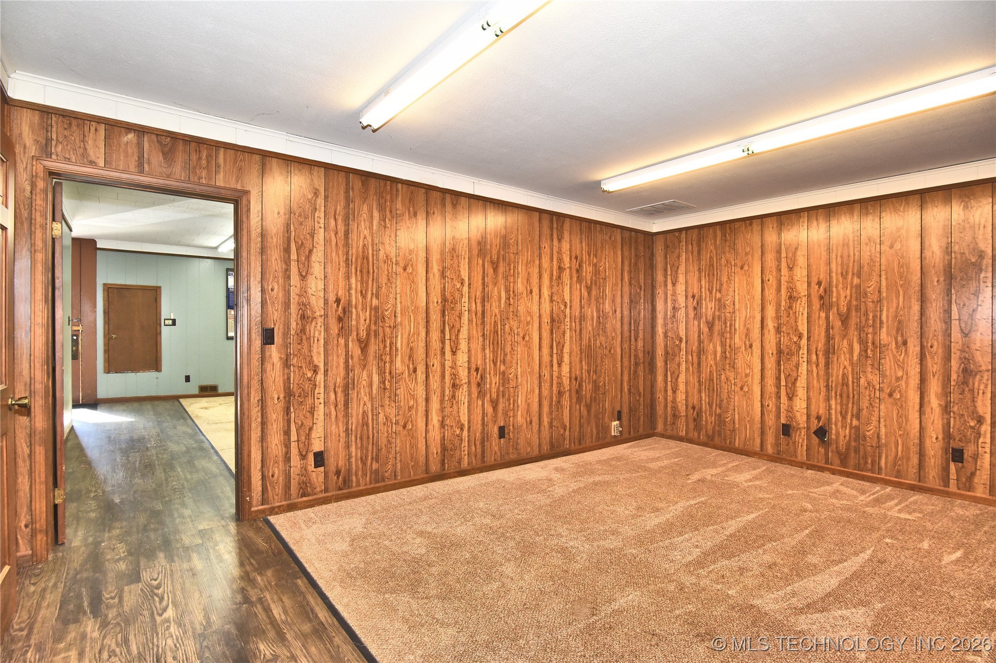 105 W Main Street Property Photo 8