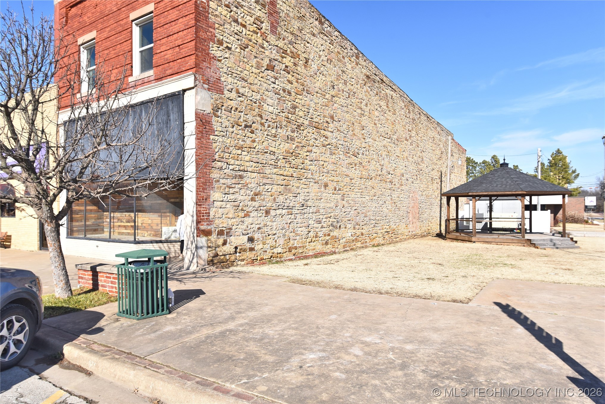 105 W Main Street Property Photo 24