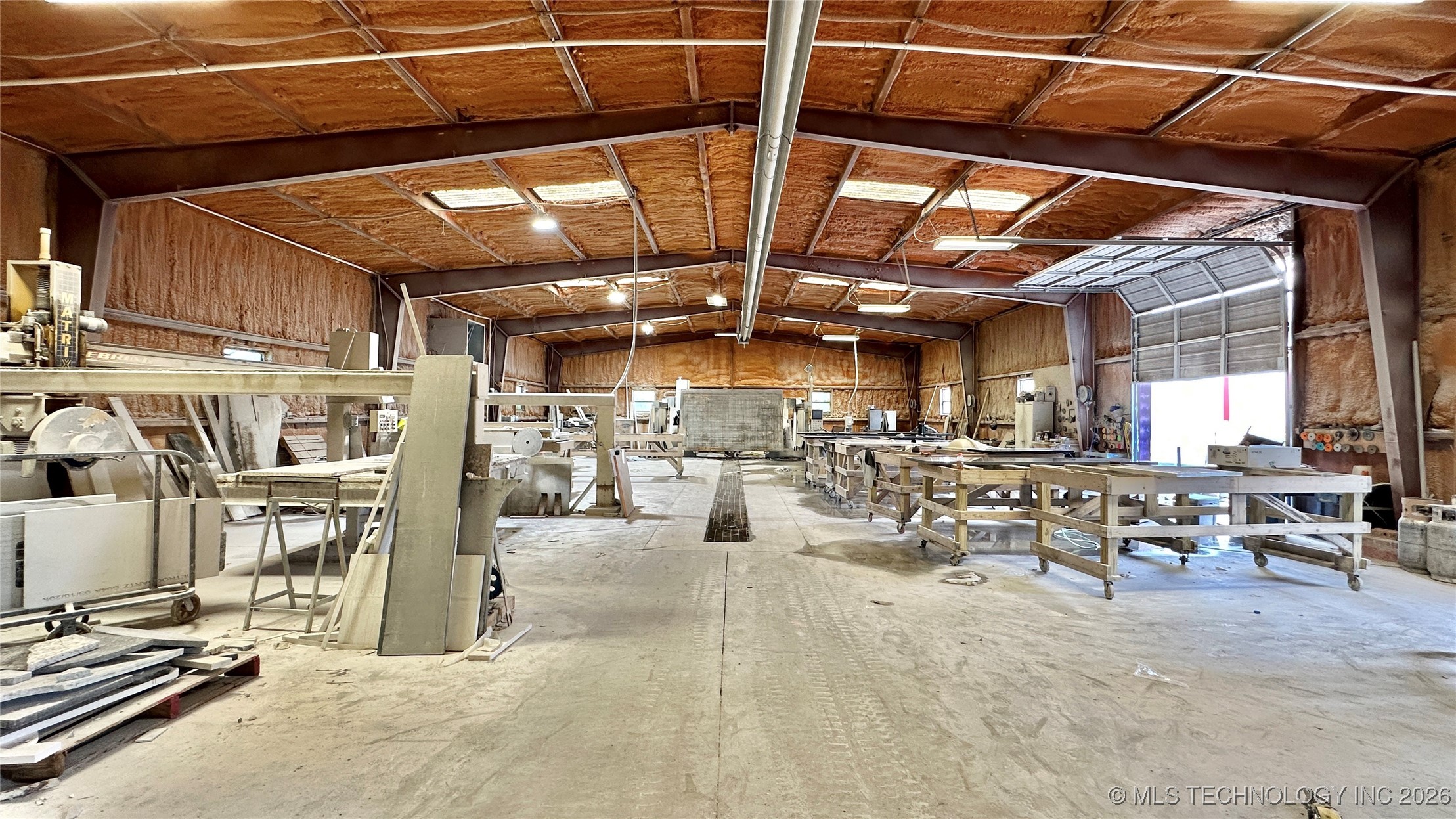 2046 N George Nigh Expressway Property Photo 6