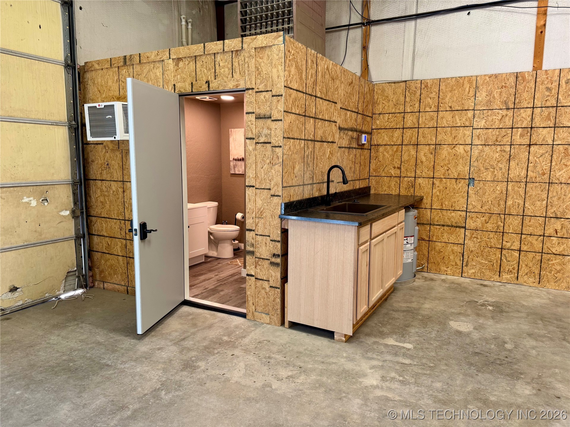 2046 N George Nigh Expressway Property Photo 16