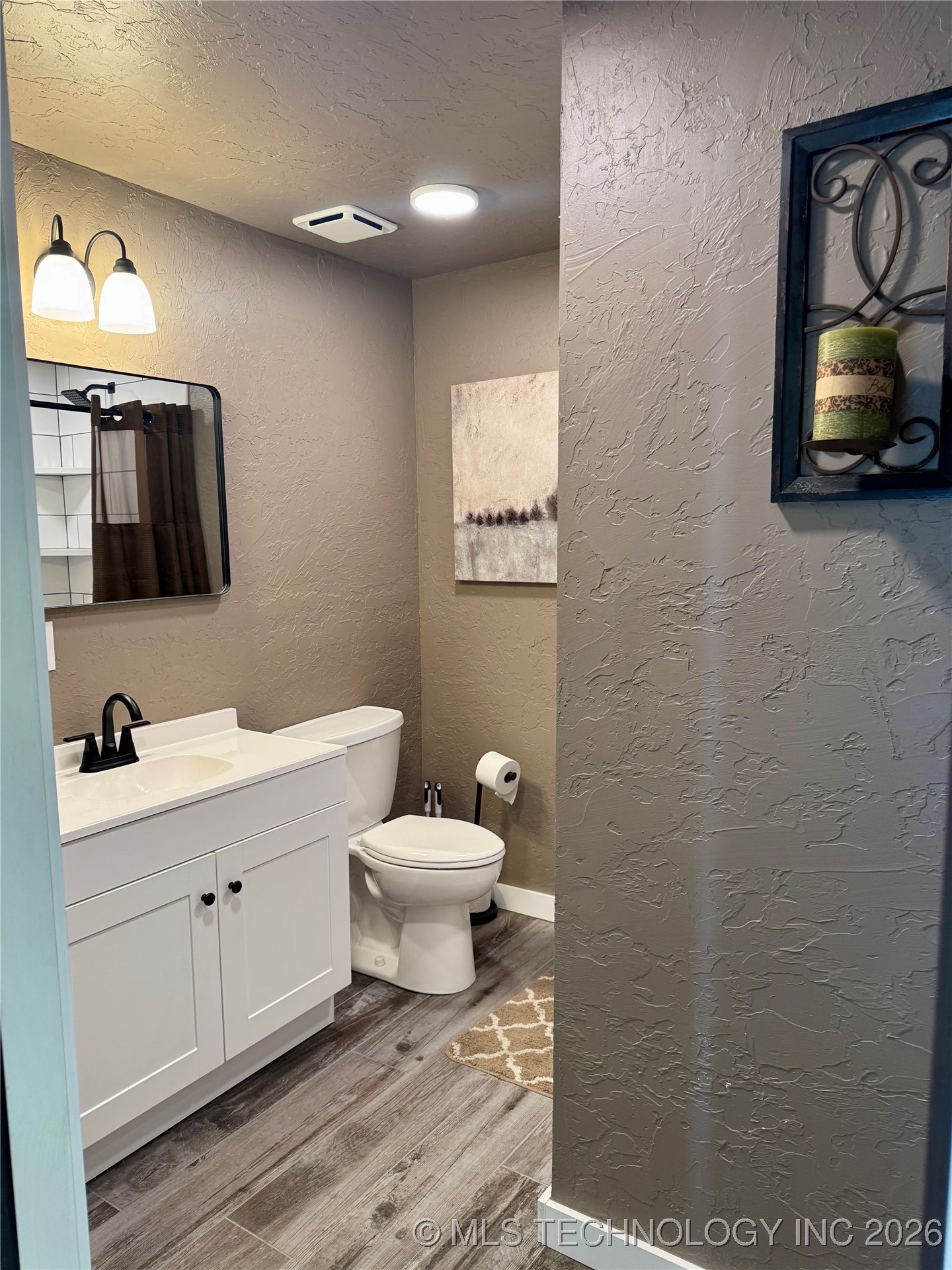 2046 N George Nigh Expressway Property Photo 17