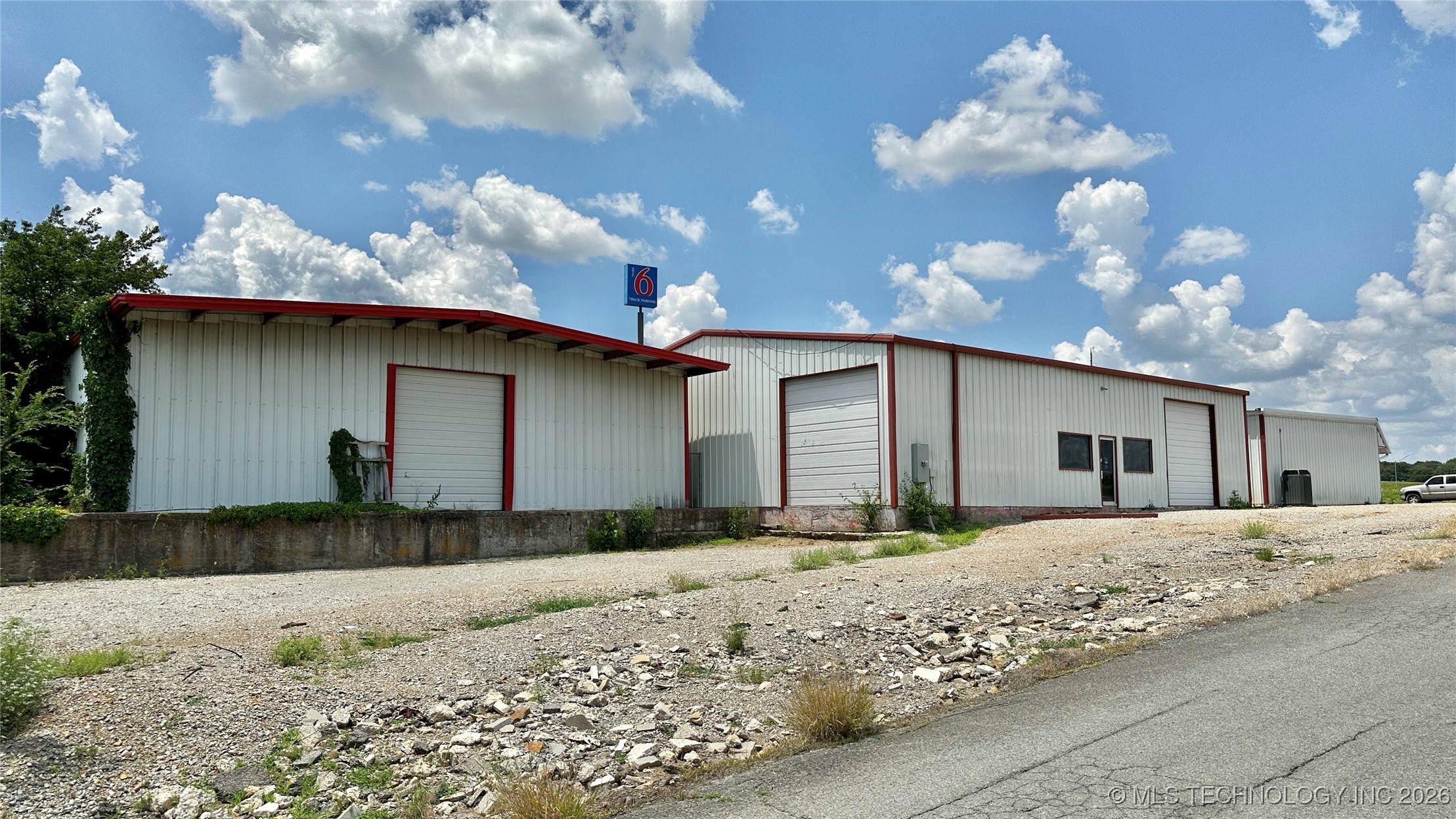 2046 N George Nigh Expressway Property Photo 26