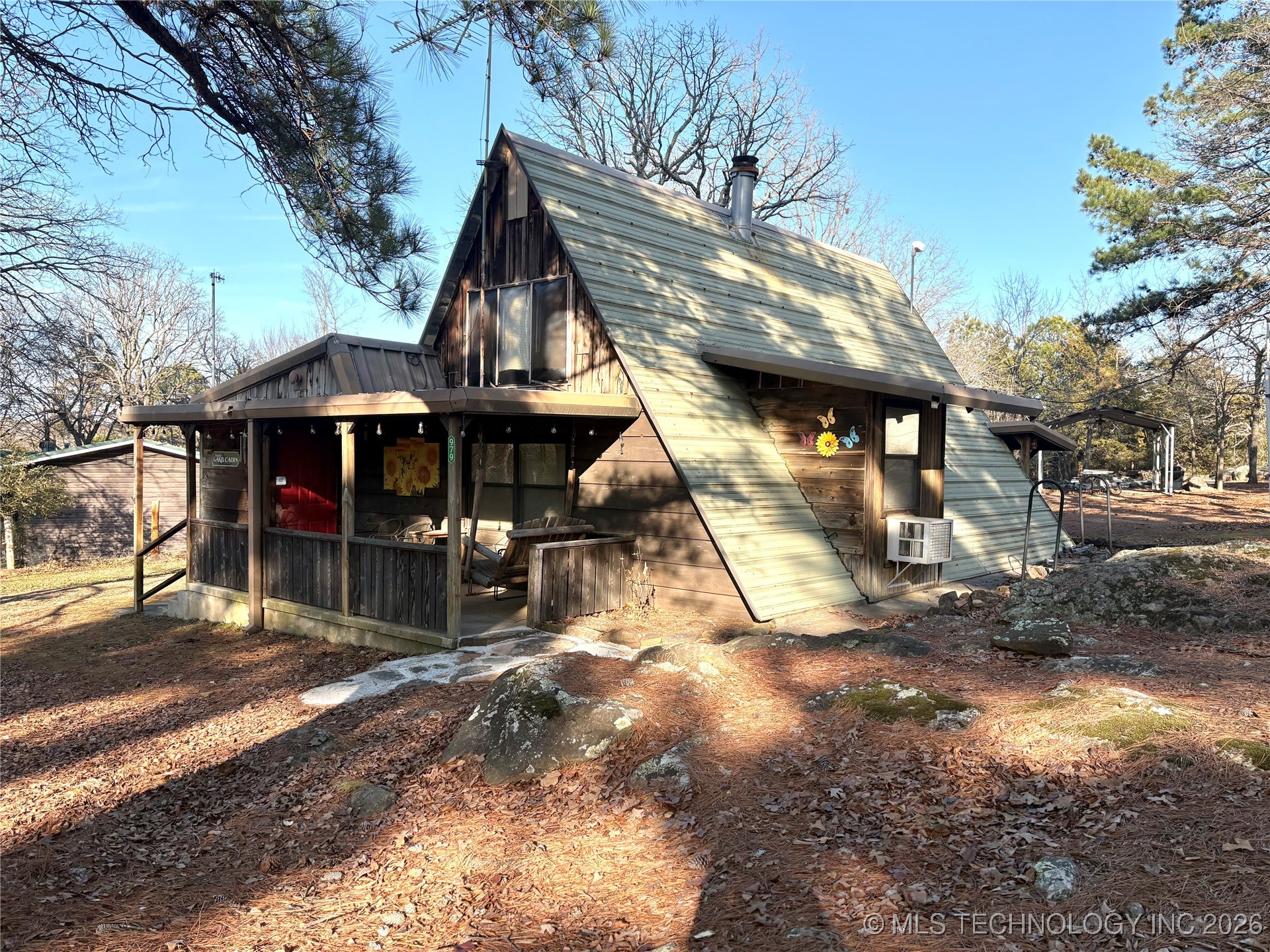 979 County Line Road Property Photo 3