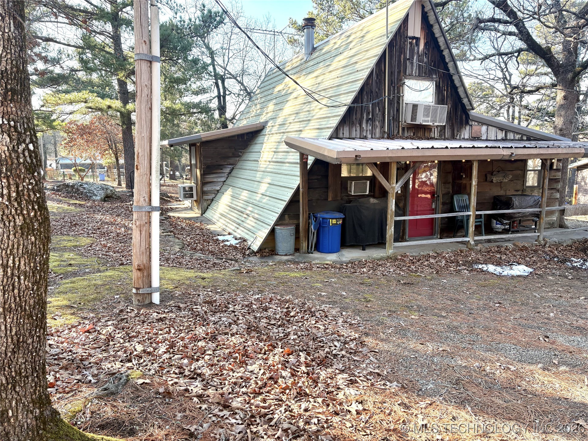 979 County Line Road Property Photo 4