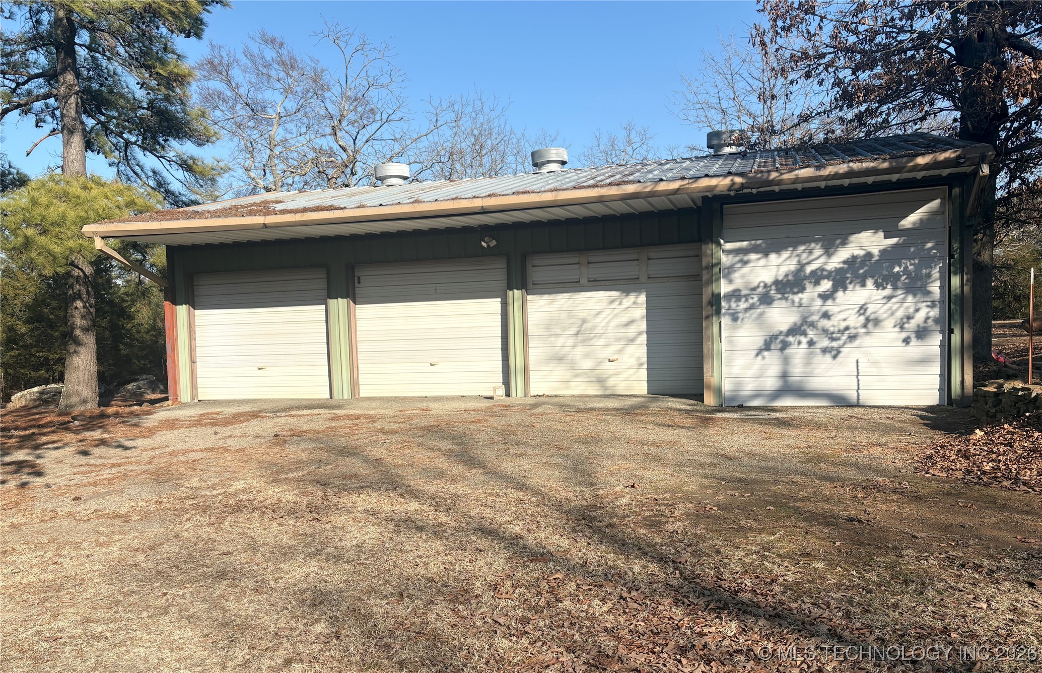 979 County Line Road Property Photo 5