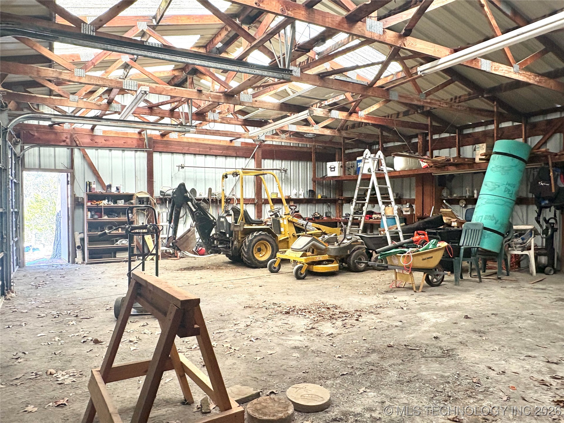 979 County Line Road Property Photo 6