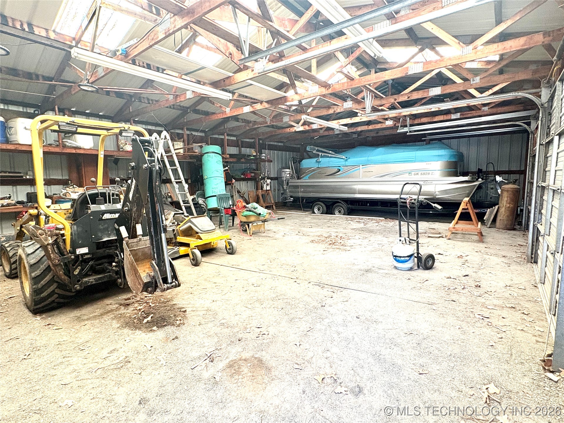 979 County Line Road Property Photo 7