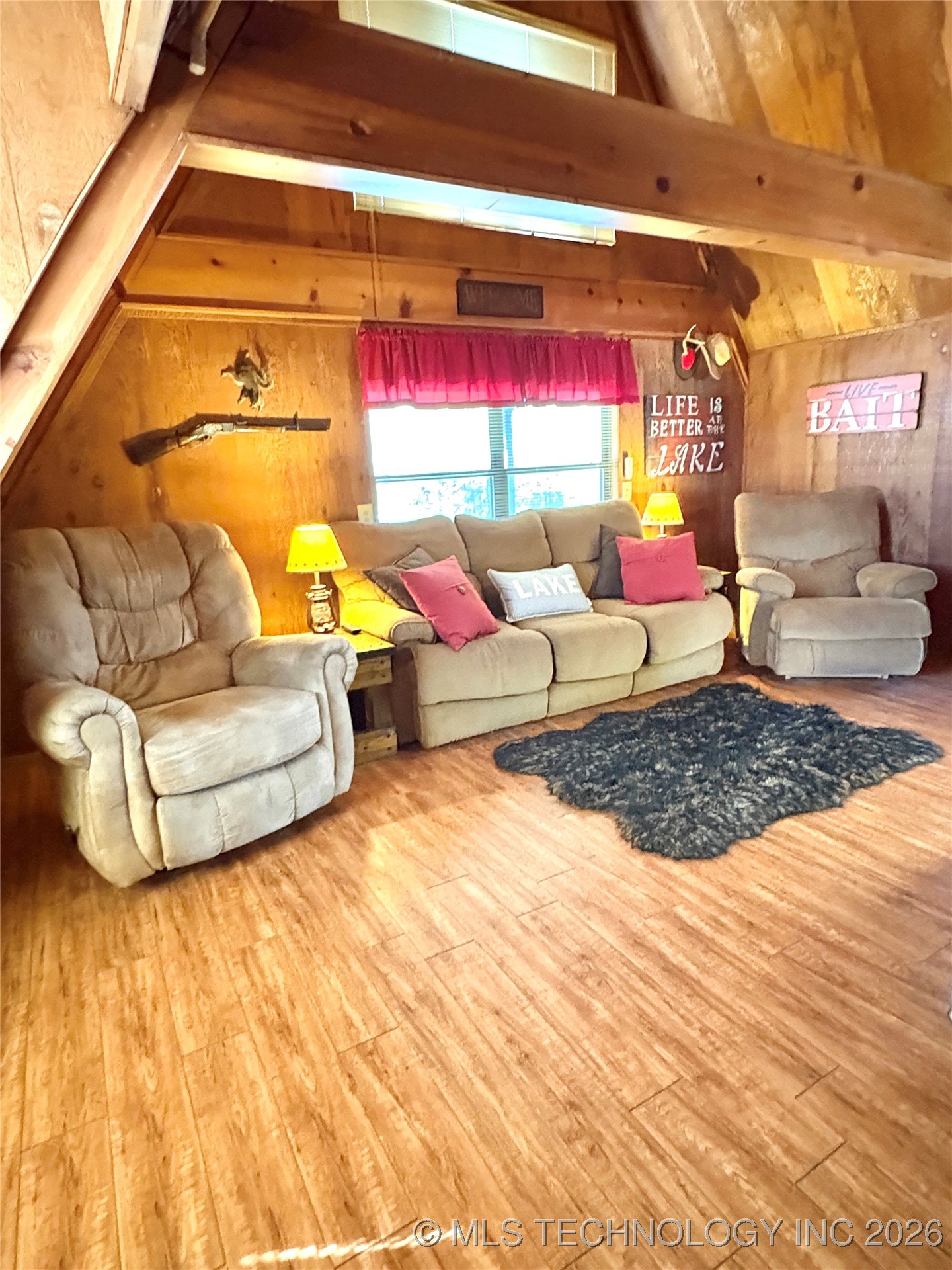 979 County Line Road Property Photo 12