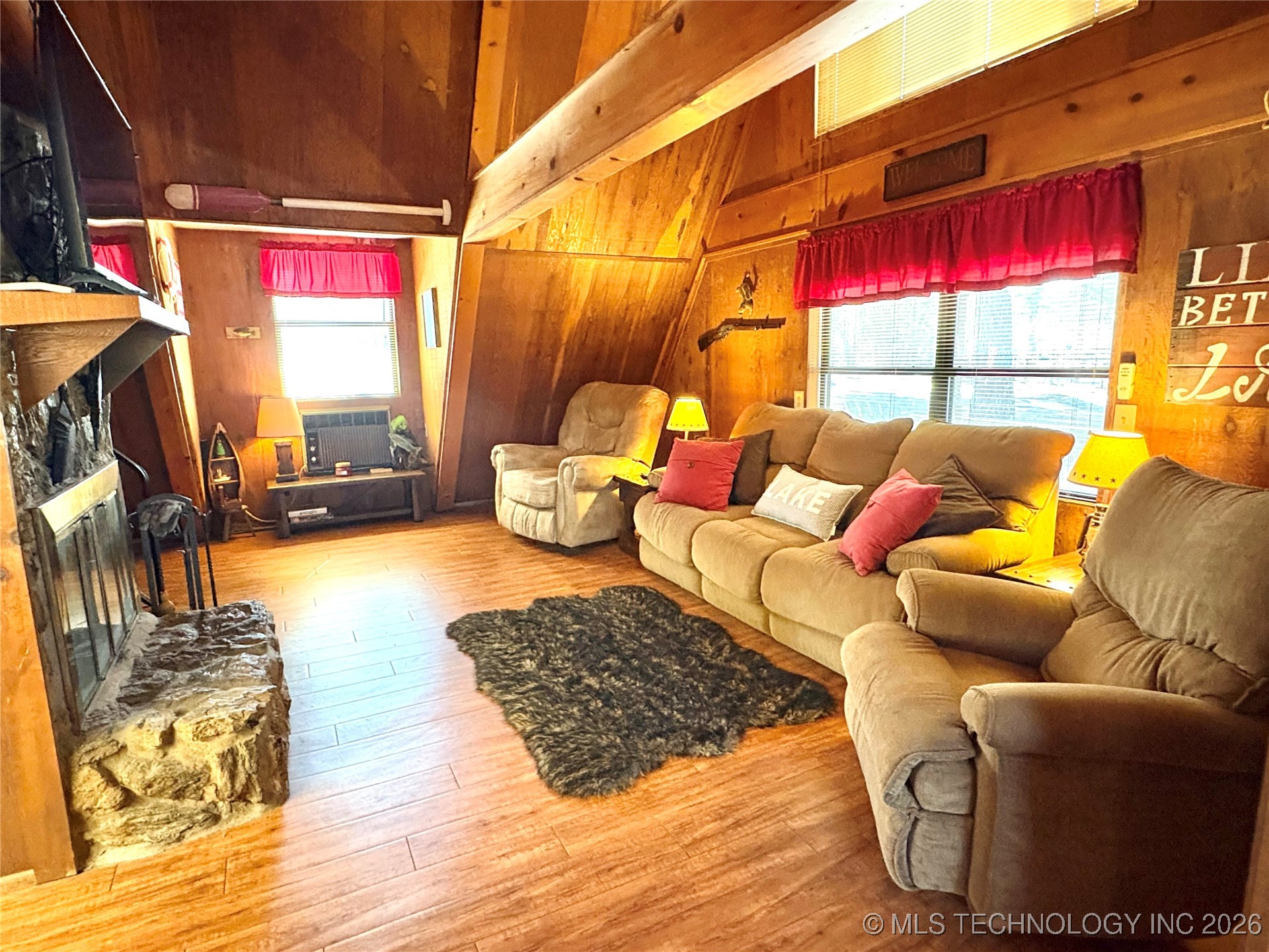 979 County Line Road Property Photo 13