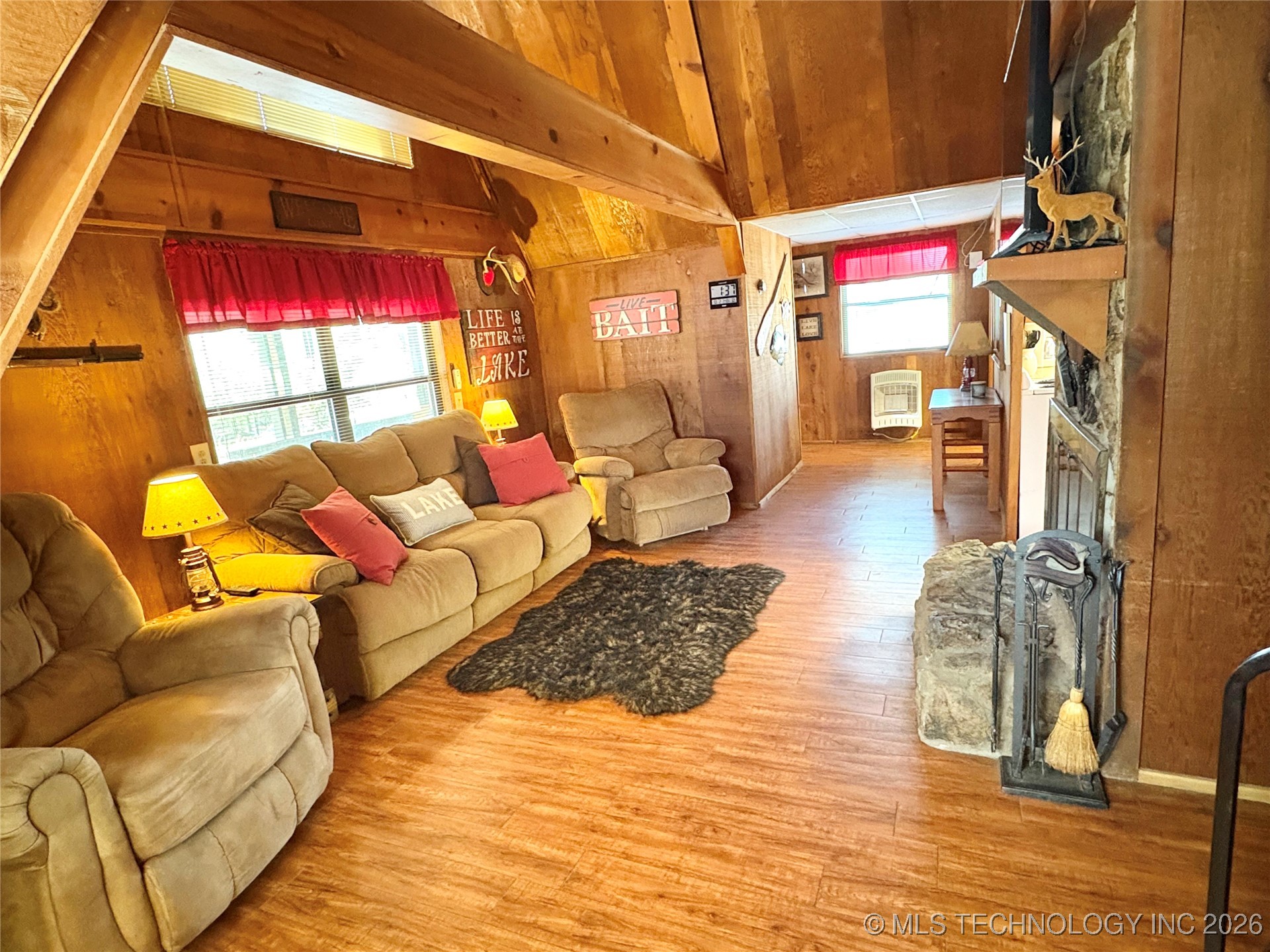 979 County Line Road Property Photo 14