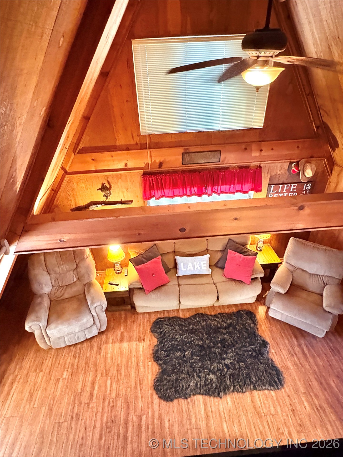 979 County Line Road Property Photo 15