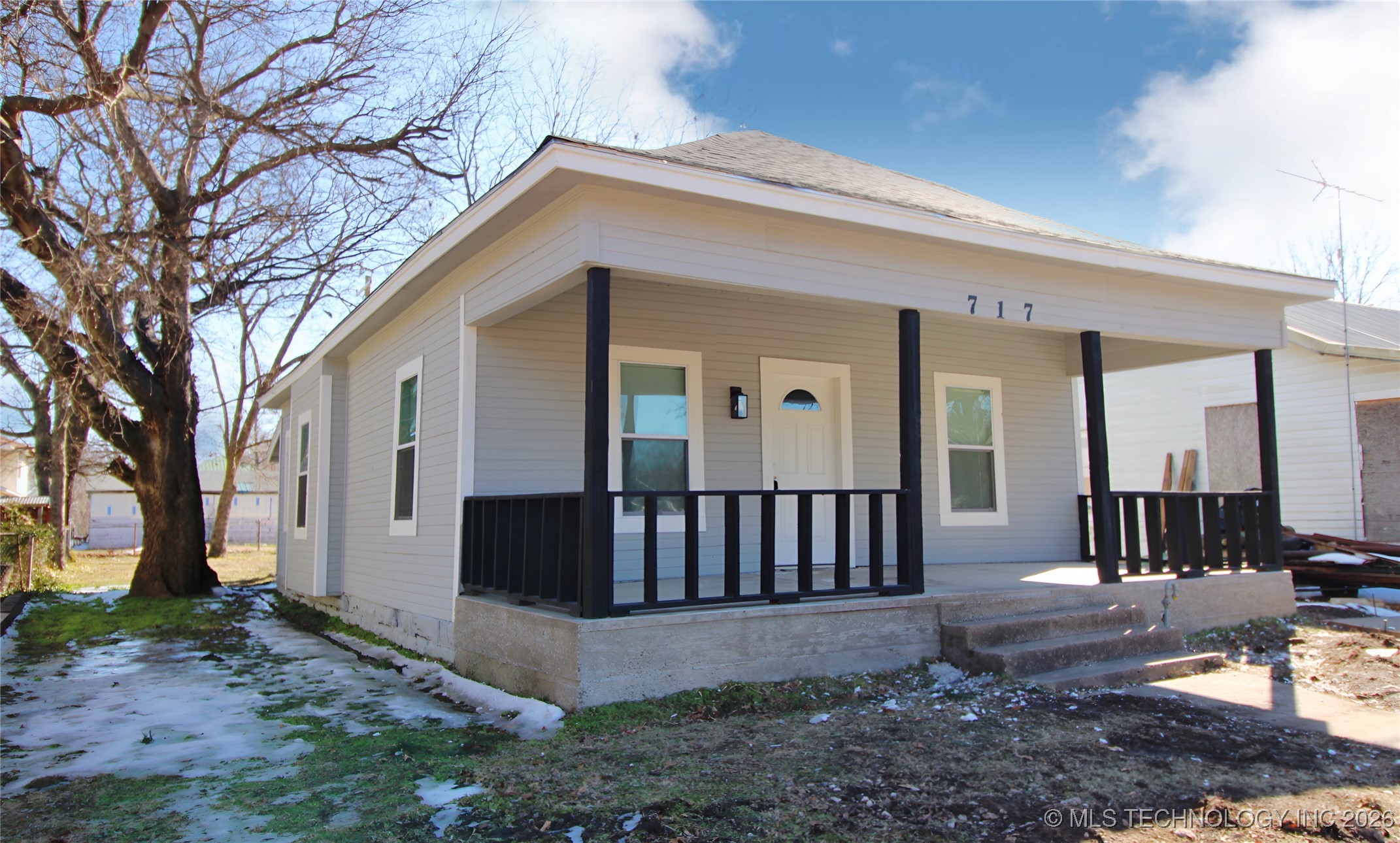 717 N Alabama Avenue Property Photo 2