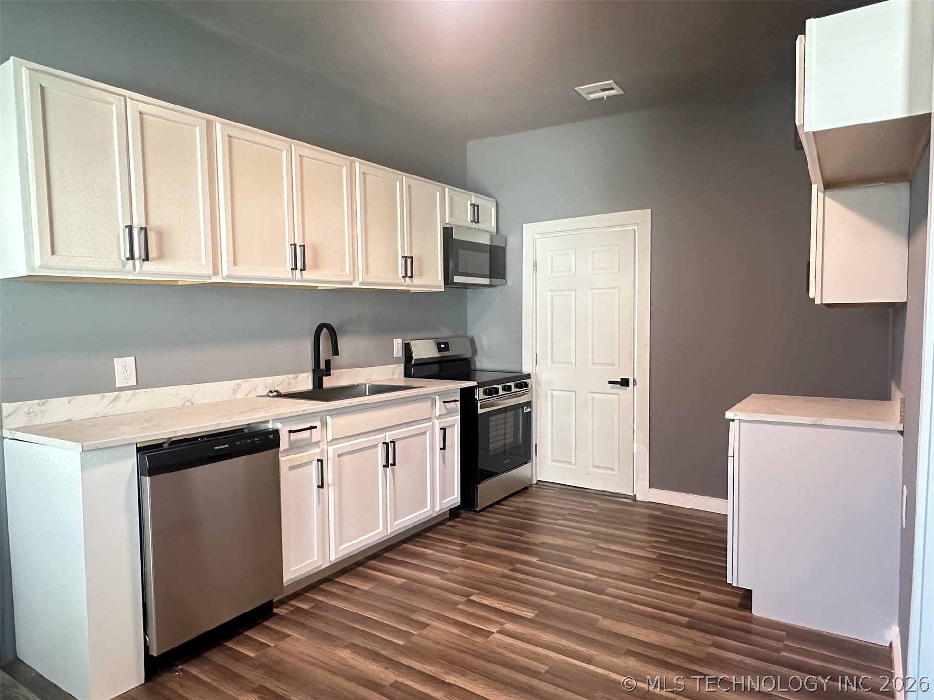 717 N Alabama Avenue Property Photo 10