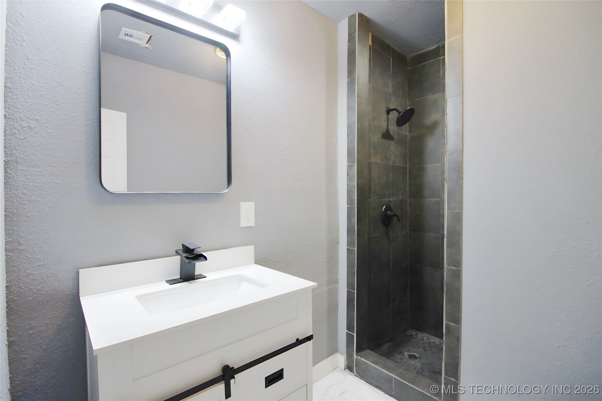 717 N Alabama Avenue Property Photo 19