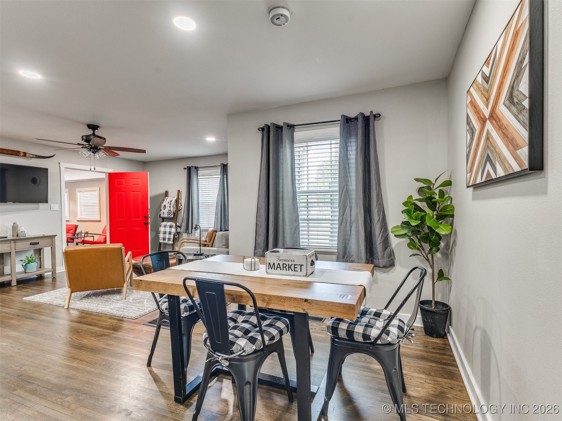 3819 E 15th Street Property Photo 8