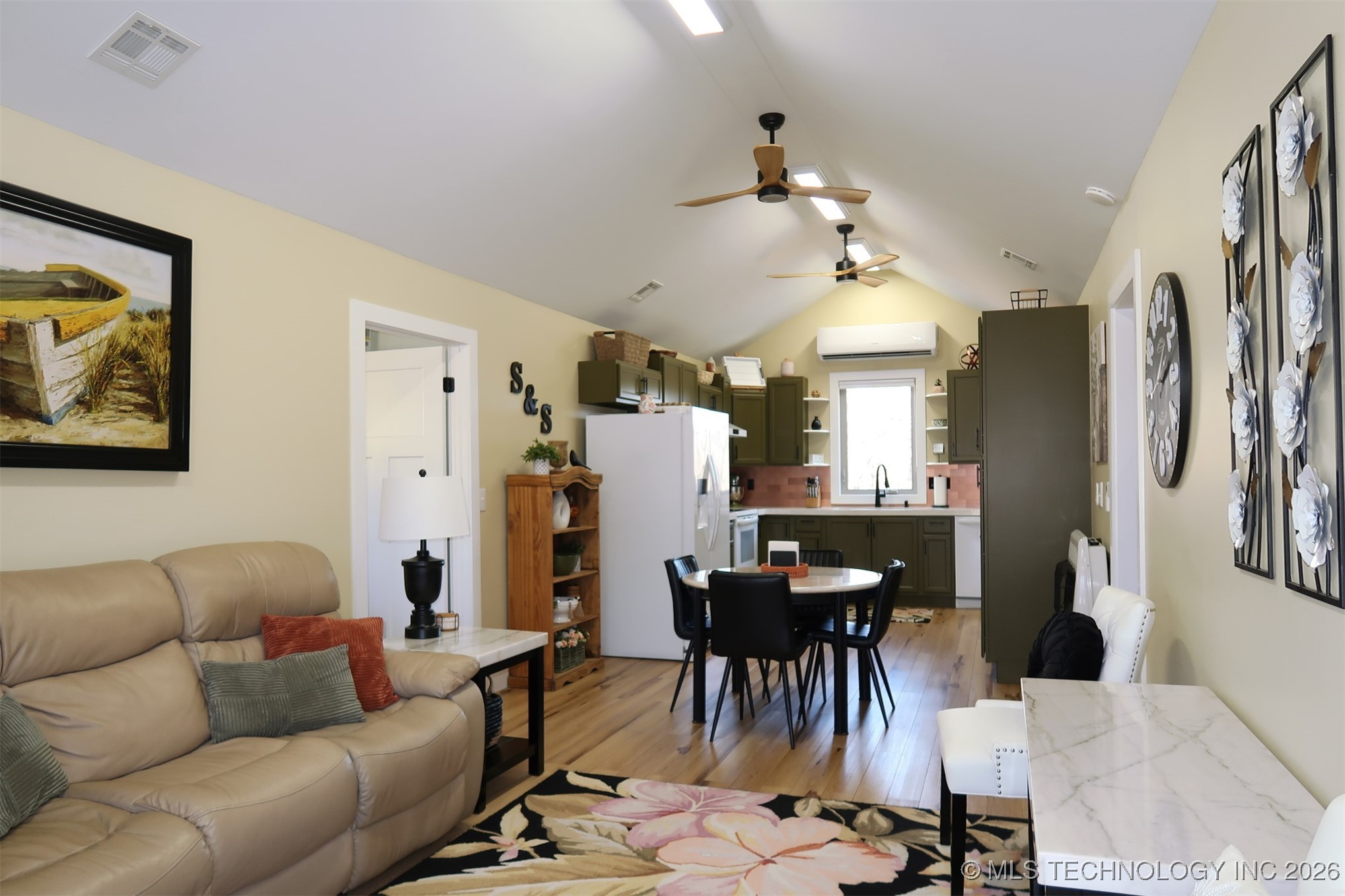 380 Basswood Drive Property Photo 4