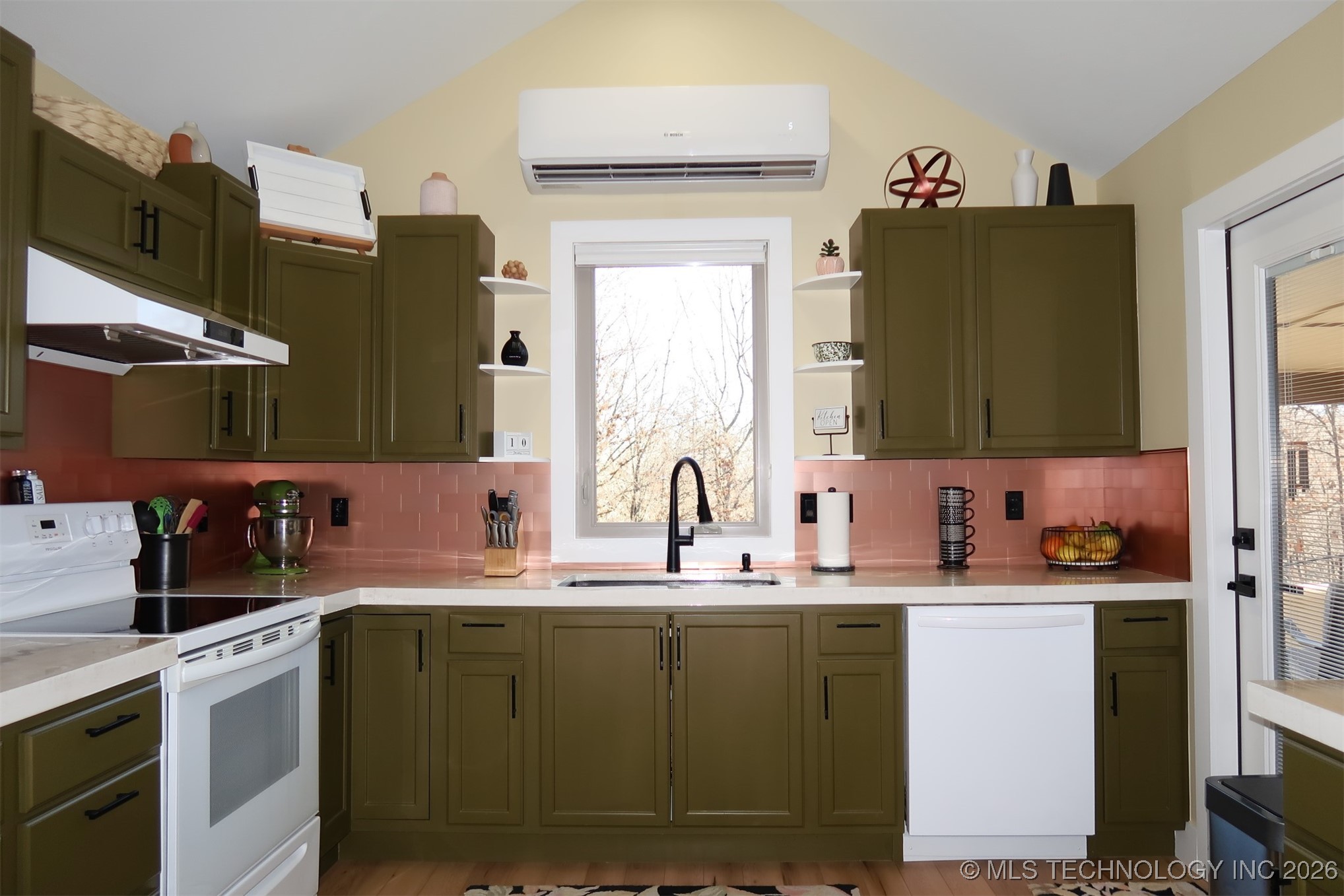 380 Basswood Drive Property Photo 6