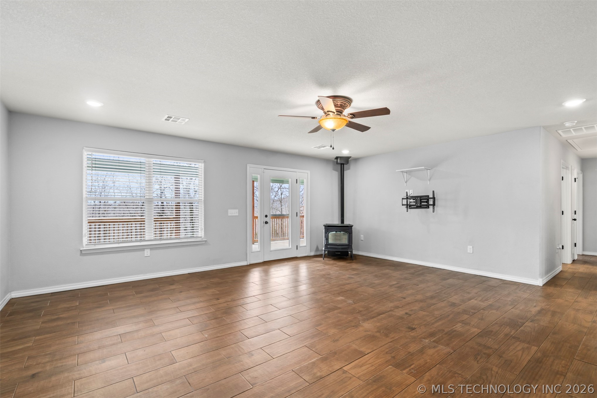 10704 N Jackson Highway Property Photo 8