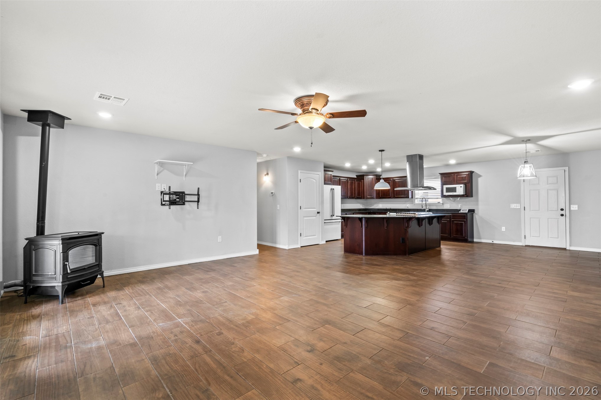 10704 N Jackson Highway Property Photo 10