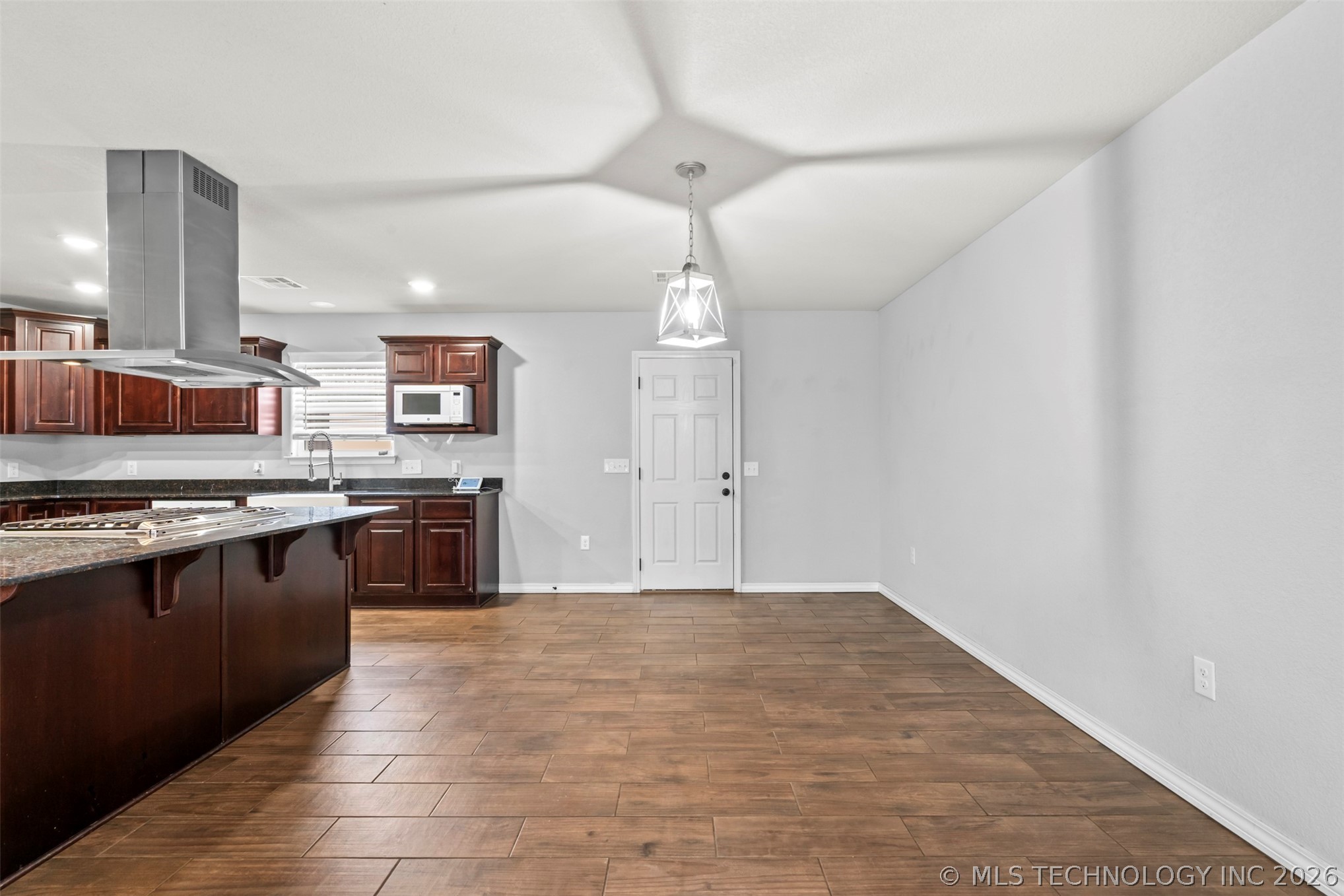 10704 N Jackson Highway Property Photo 12