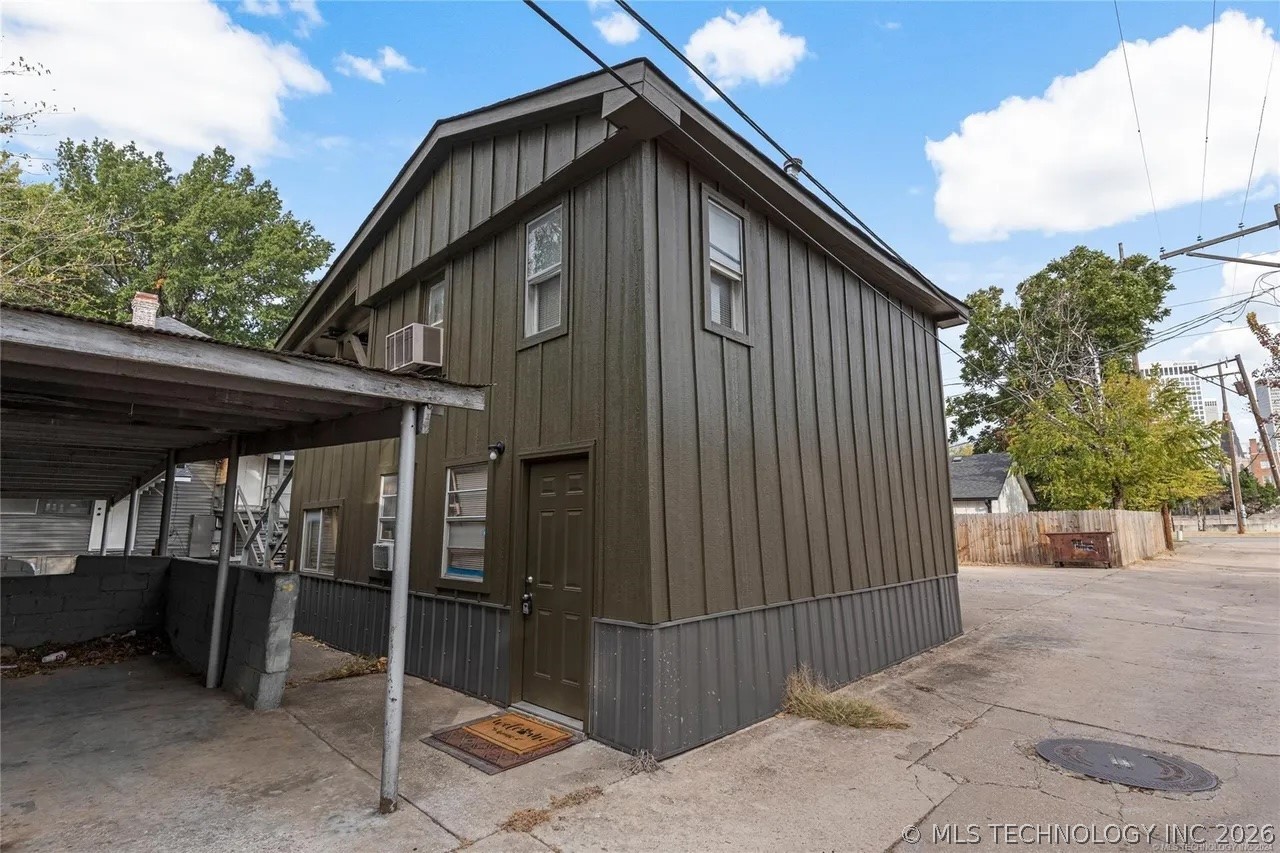 1315 S Carson Avenue Property Photo 20