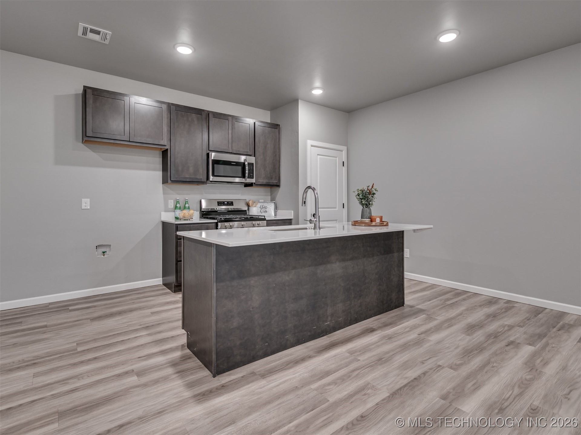 2811 Josie Circle Property Photo 5