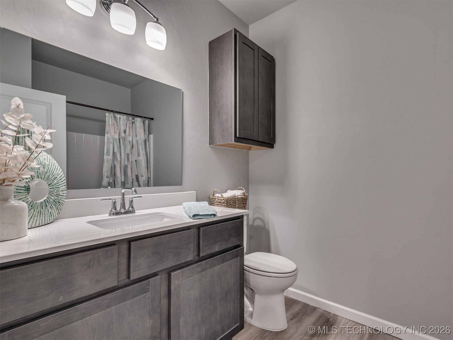 2811 Josie Circle Property Photo 8