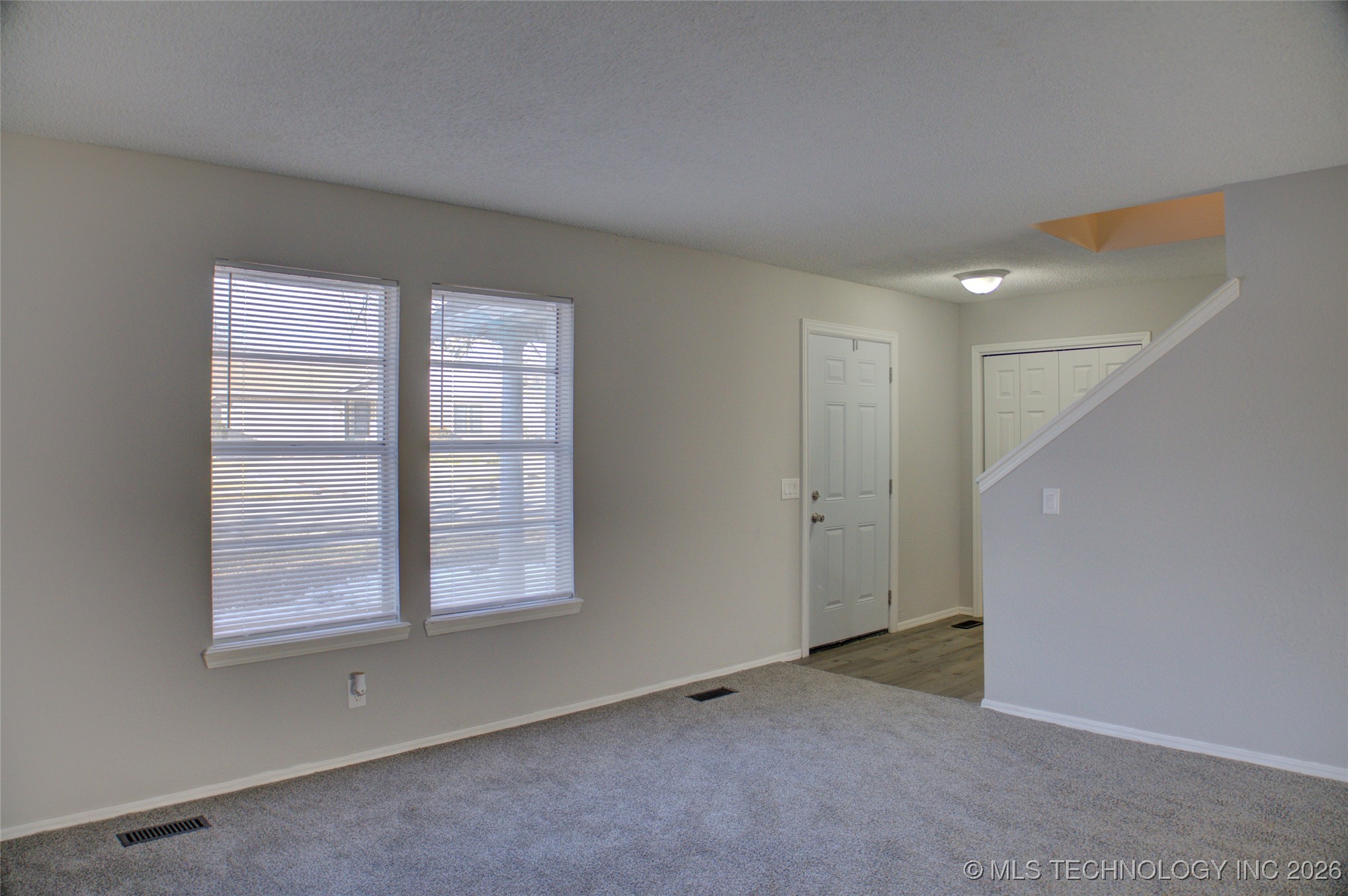 825 W Waco Street Property Photo 8