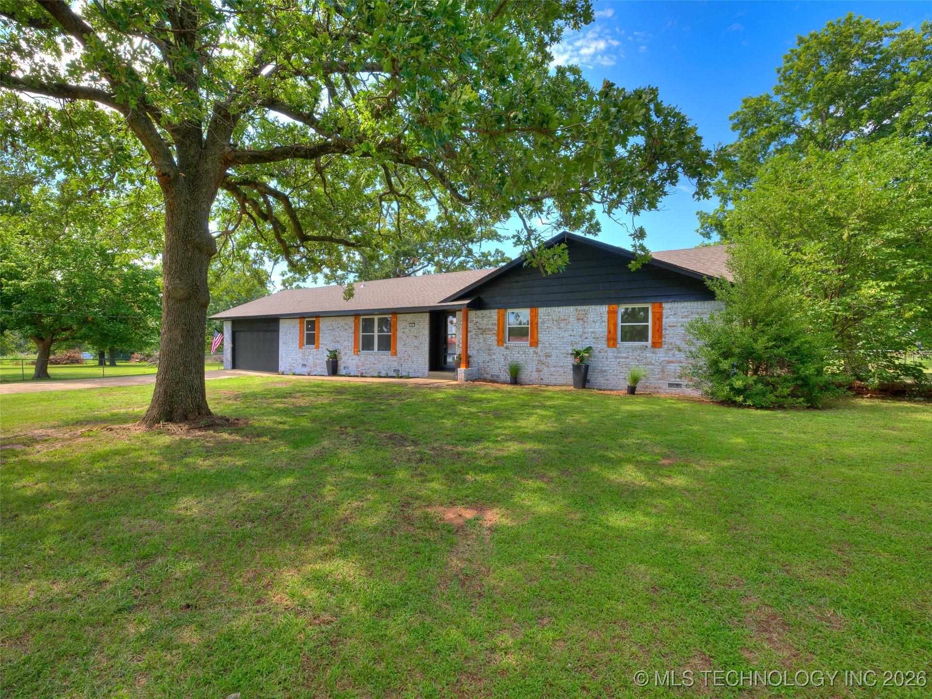 701 W 41st Street Property Photo 5