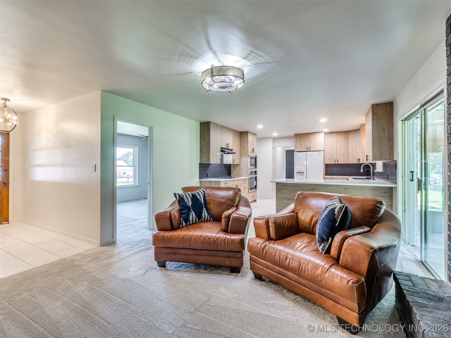 701 W 41st Street Property Photo 9