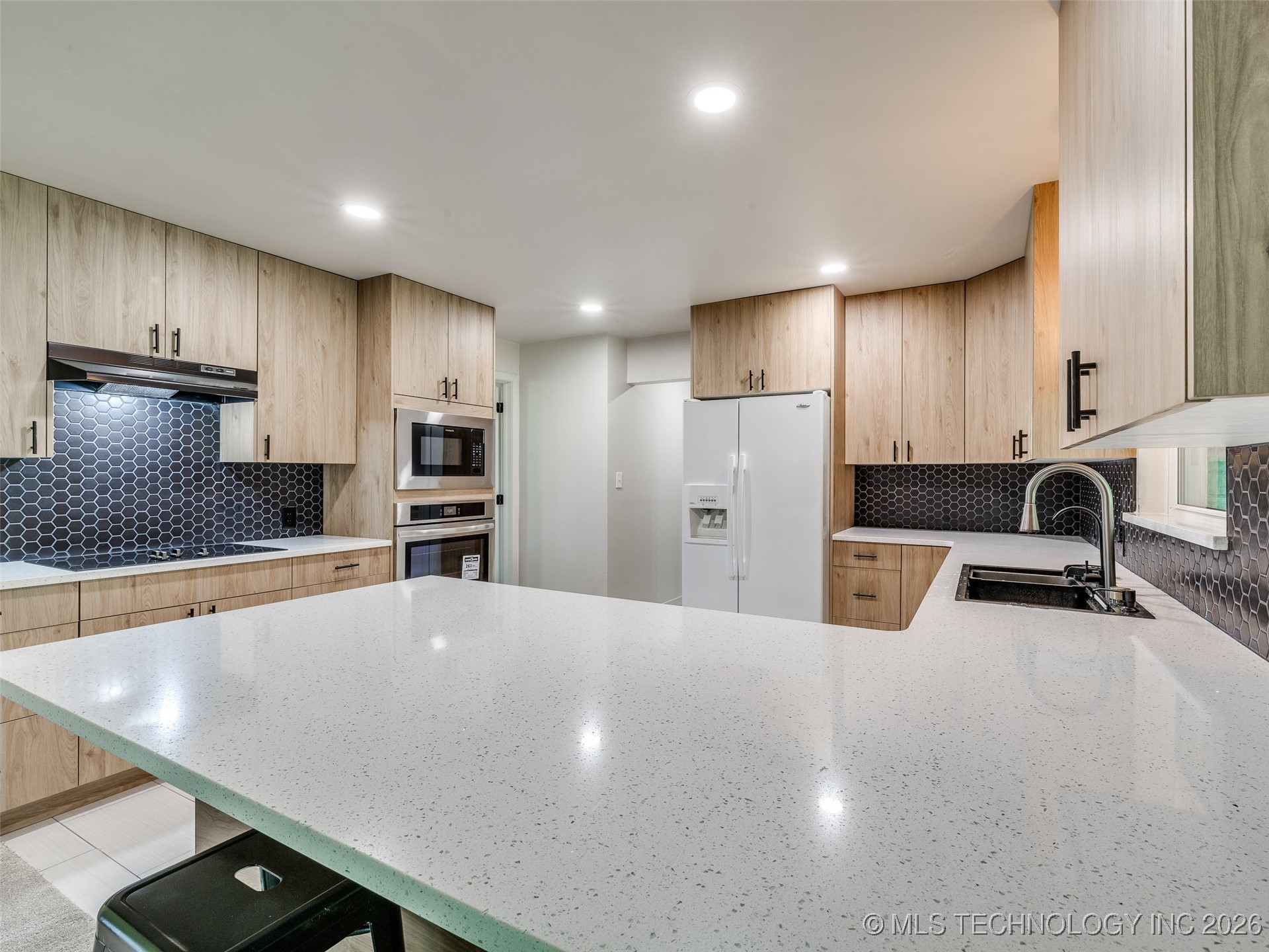 701 W 41st Street Property Photo 15