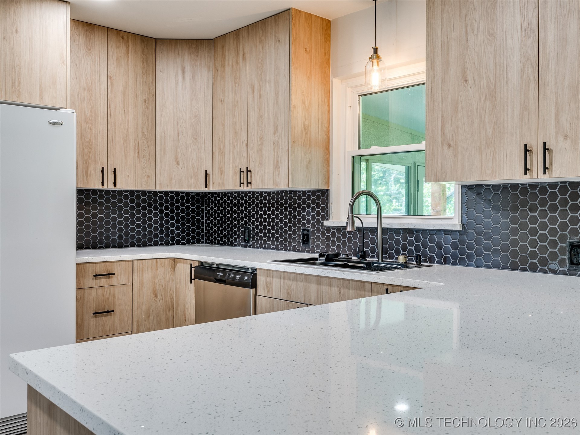 701 W 41st Street Property Photo 16