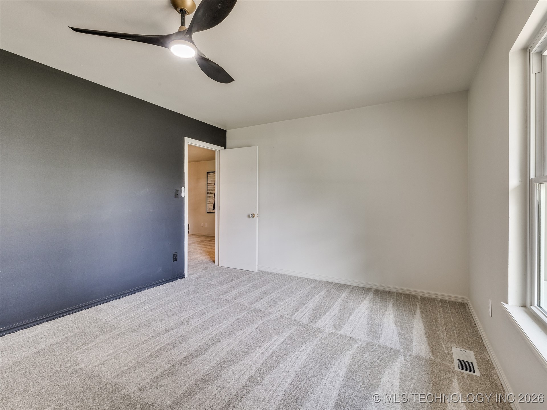 701 W 41st Street Property Photo 26