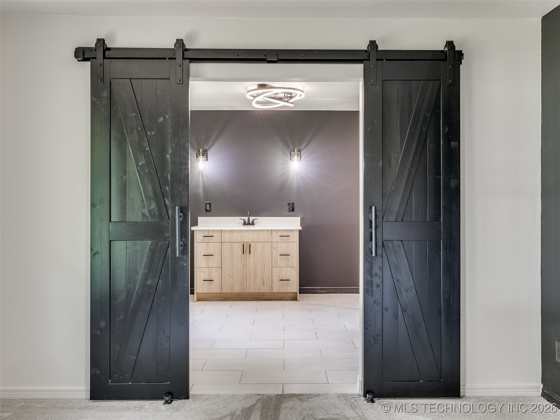 701 W 41st Street Property Photo 28