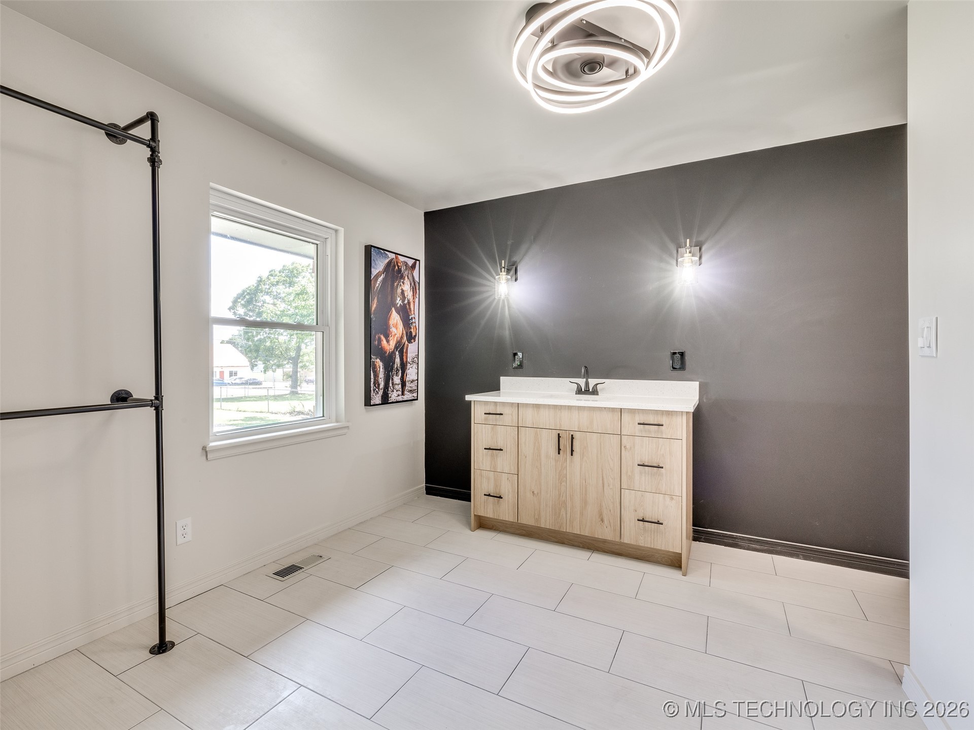 701 W 41st Street Property Photo 29