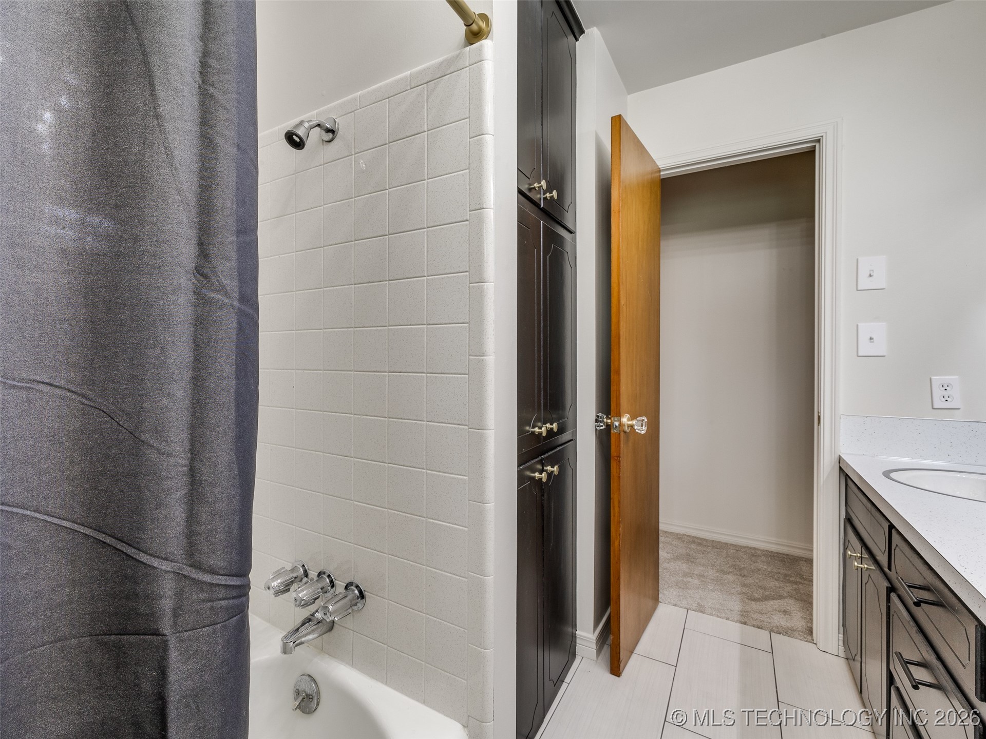 701 W 41st Street Property Photo 38