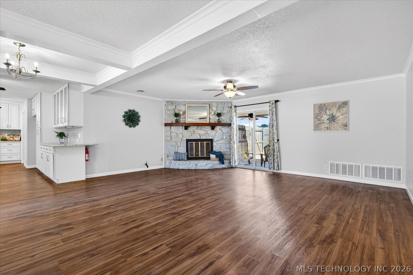 1224 Saddle Lane Property Photo 4