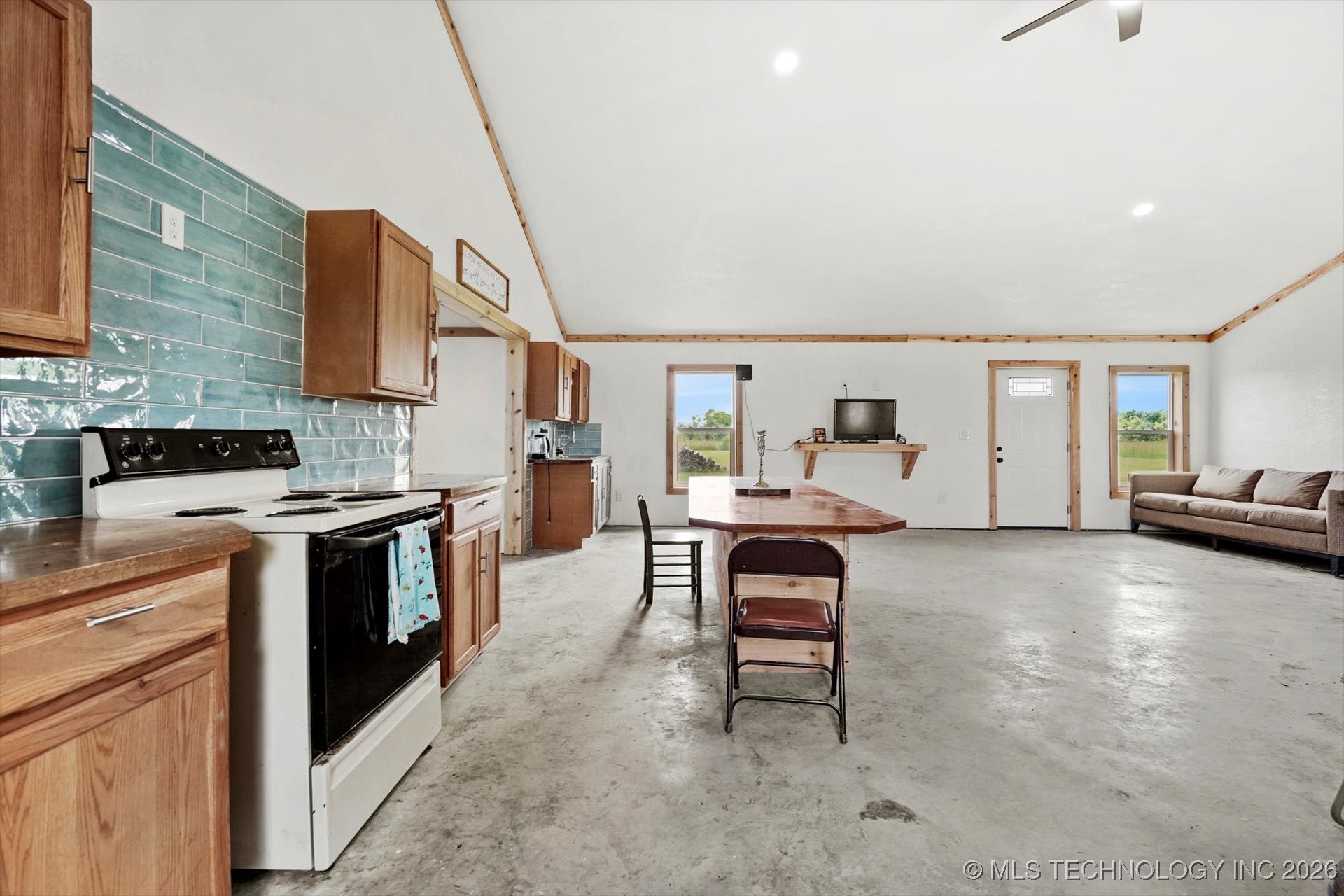 2200 N 166th Road Property Photo 10