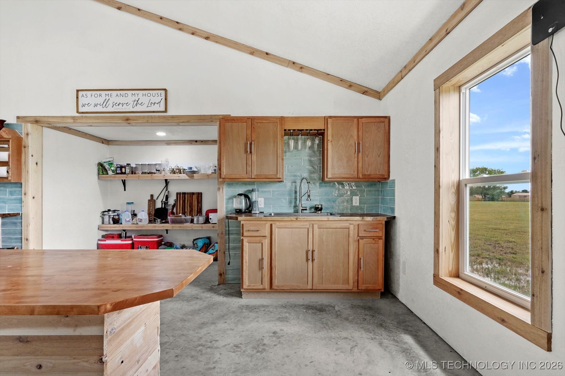 2200 N 166th Road Property Photo 11