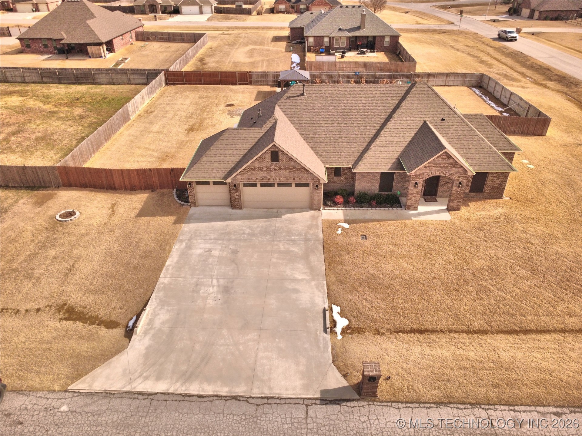 12713 N 42nd East Avenue Property Photo 5