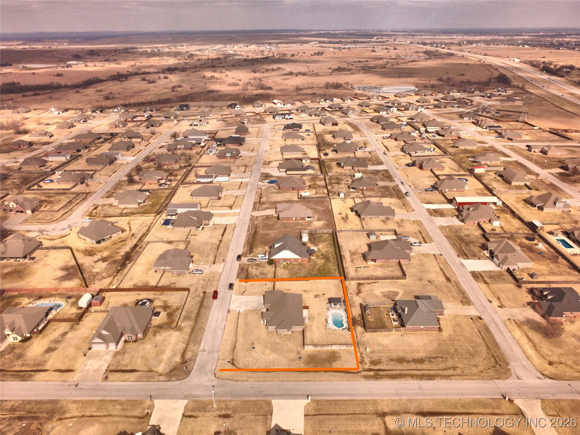 12713 N 42nd East Avenue Property Photo 8