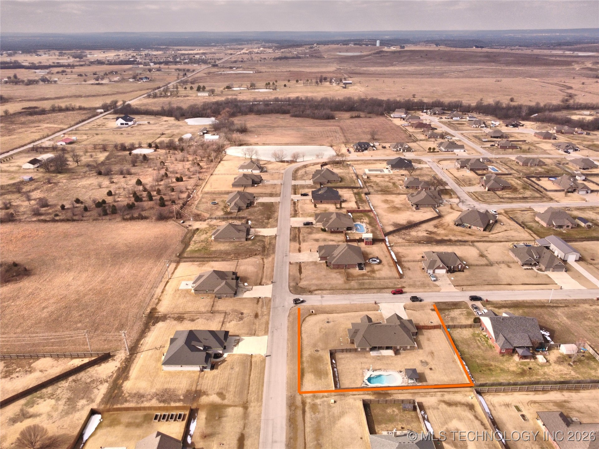 12713 N 42nd East Avenue Property Photo 9