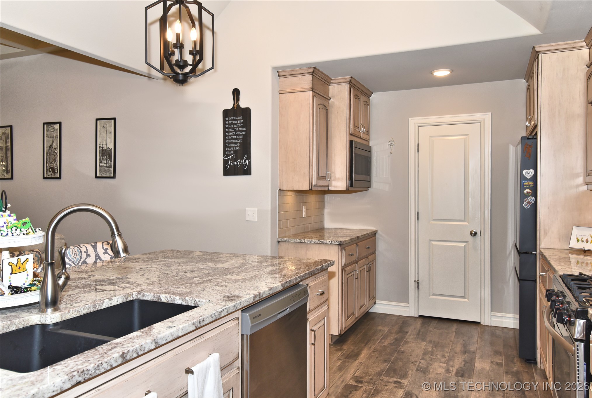 12713 N 42nd East Avenue Property Photo 17