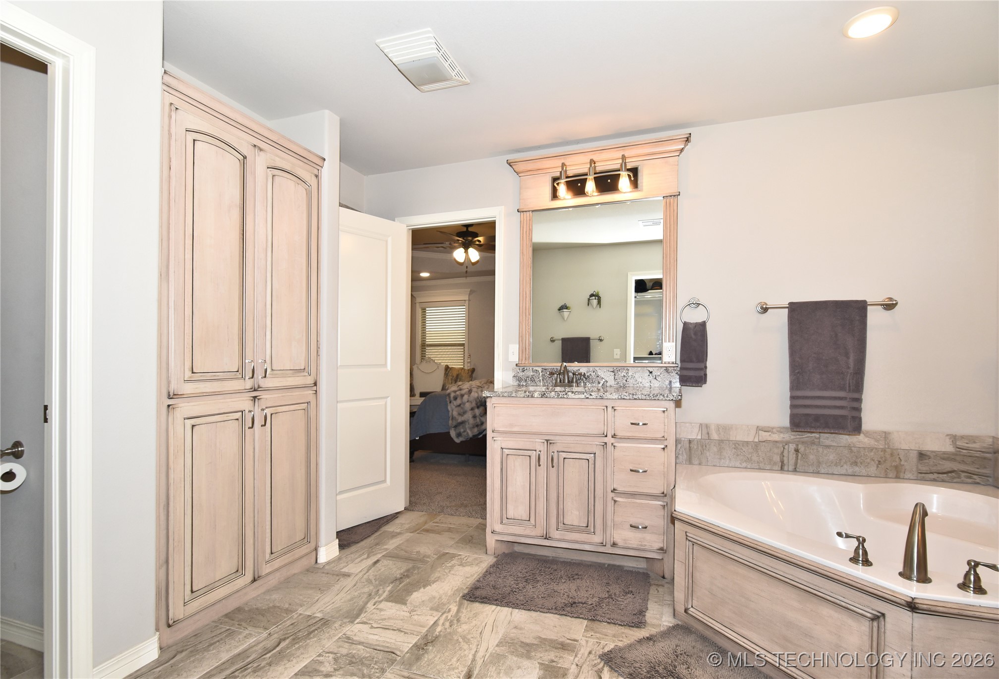 12713 N 42nd East Avenue Property Photo 24