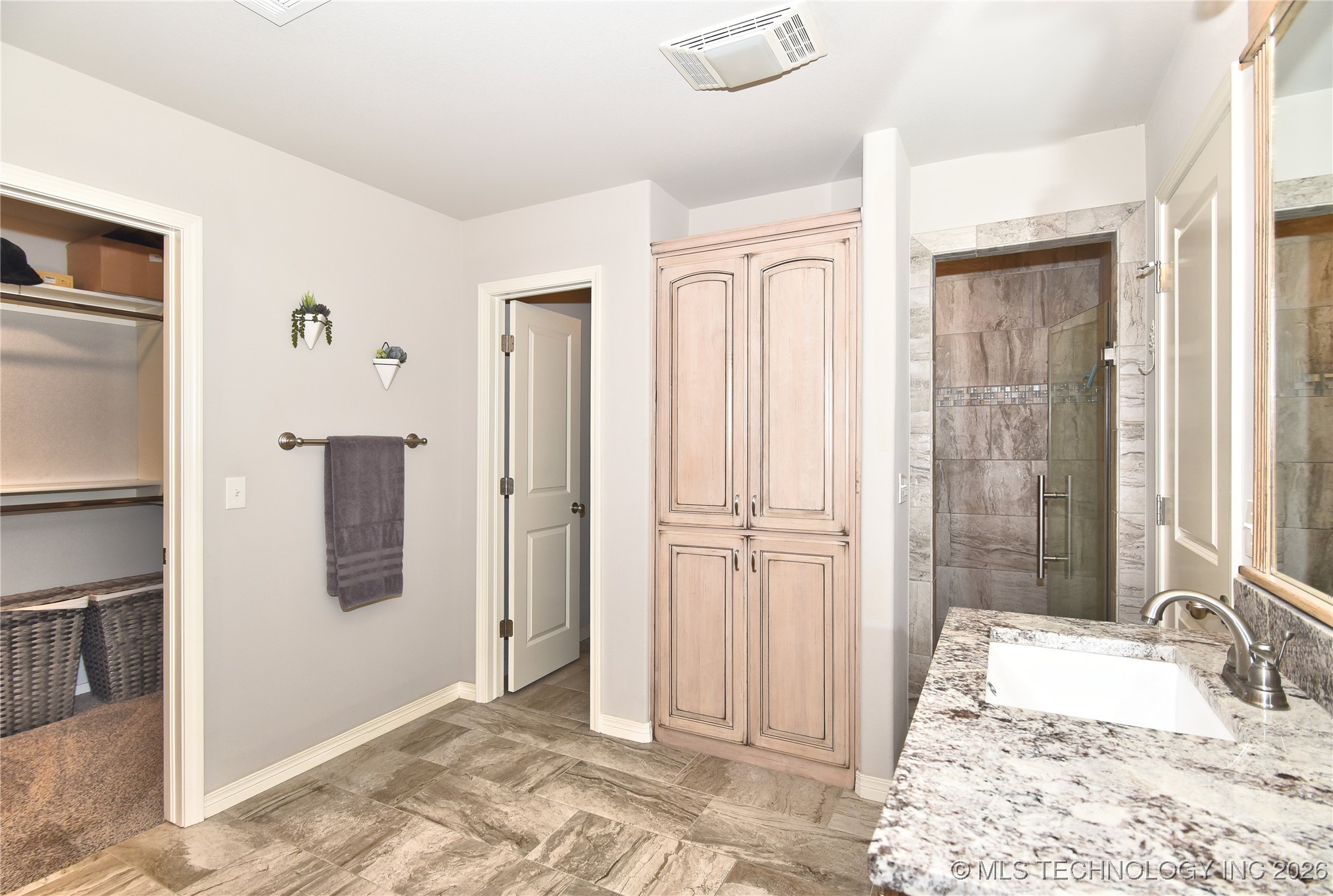 12713 N 42nd East Avenue Property Photo 26