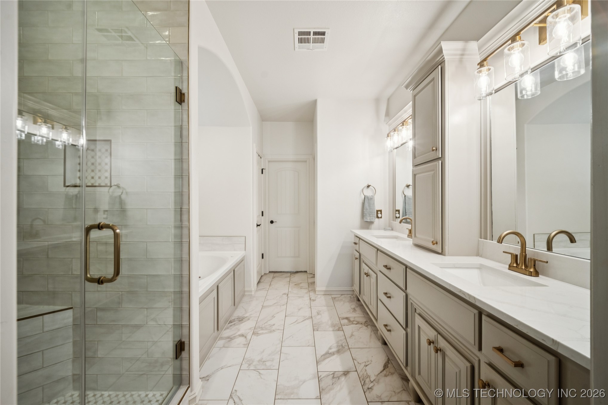 10926 S 77th Avenue E Property Photo 15