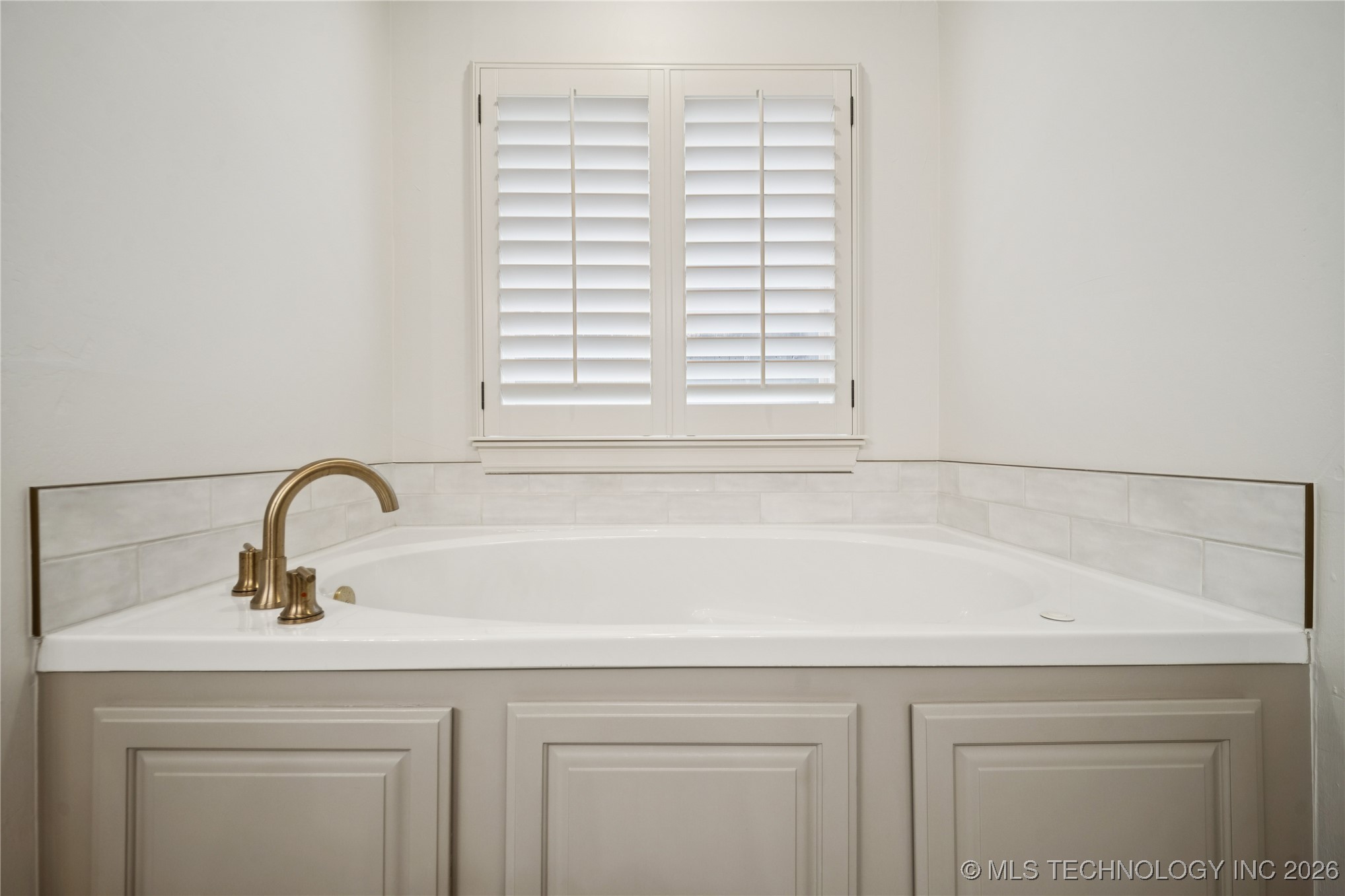 10926 S 77th Avenue E Property Photo 17